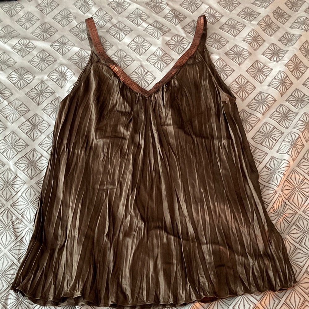 Express size M  100% silk flowy tank top